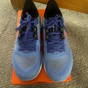 Nike Zoom Vomero 17 Road Running Shoe 9.5 women’s Royal Pulse/Hyper Crim…EUC!